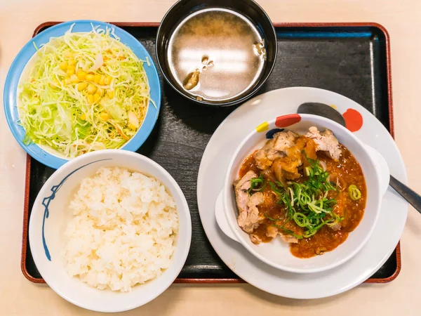 Pollo cansado con salsa de kimchi —  Fotos de Stock