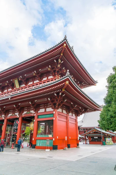 Hermosa arquitectura en el Templo Sensoji alrededor del área de Asakusa en —  Fotos de Stock