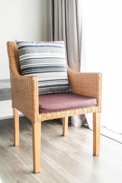 Kanepe oturma Interio dekorasyonda güzel lüks yastık