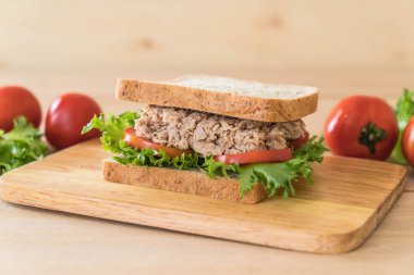 ton balıklı sandviç Wood