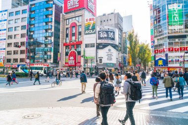 Tokyo, Japonya - 2016 Kasım 17: Shinjuku Tokyo'nın busine biridir