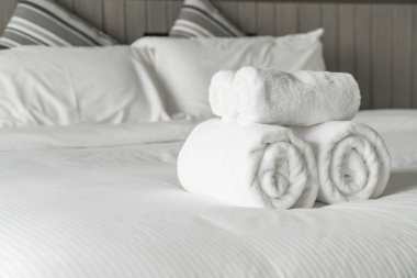 Yatak Dekorasyon yatak odası iç beyaz havlu 