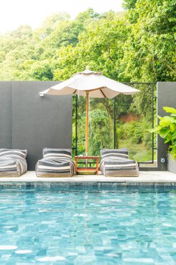 Güzel lüks otel havuzu resort yüzme havuzunda 