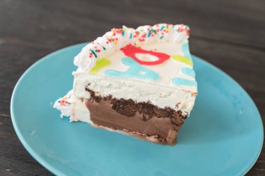 iyi ki doğdun dondurmalı pasta 