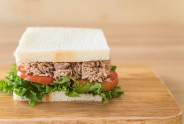 ton balıklı sandviç Wood