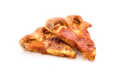 Beyaz zemin üzerine ev yapımı biberli Pizza 