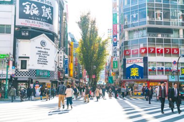 Tokyo, Japonya - 2016 Kasım 17: Shinjuku Tokyo'nın busine biridir