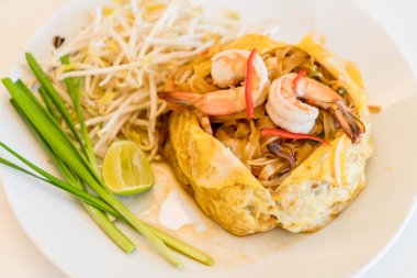 Tayland yemeği Pad Thai 