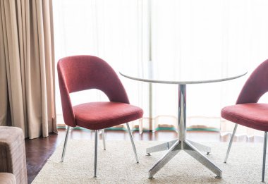 Oturma odası interi güzel lüks sandalye ve masa dekorasyon