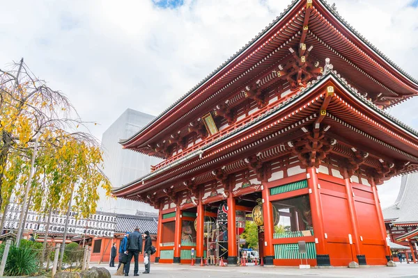 Hermosa arquitectura en el Templo Sensoji alrededor del área de Asakusa en — Foto de Stock