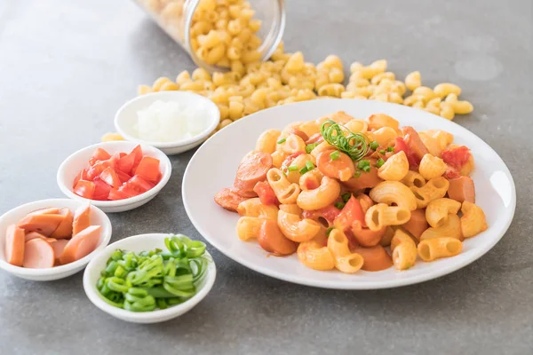 Macarrones con salchicha — Foto de Stock