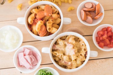 makarna peynir ve jambon