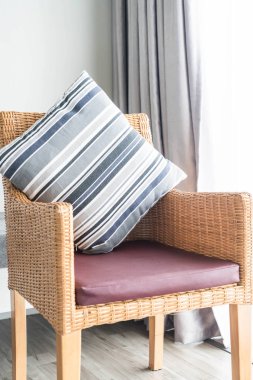 Kanepe oturma Interio dekorasyonda güzel lüks yastık