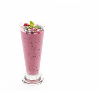karışık meyveli yoğurt smoothies ile