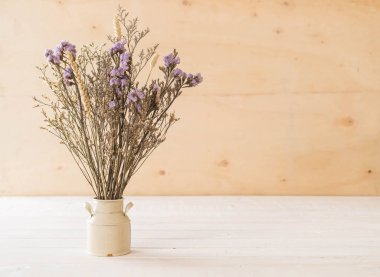 Statice ve caspia çiçekler