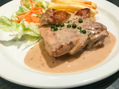 biber soslu tavuk biftek