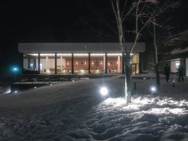 Boş sandalye ile açık veranda