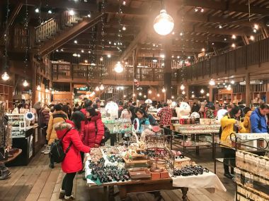 Hokkaido, Japonya - Aralık 15:2016: Otaru Mus dükkanda müzik kutuları