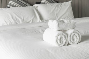 Yatak Dekorasyon yatak odası iç beyaz havlu 