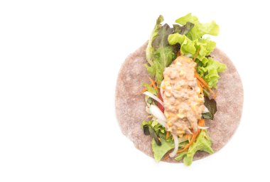 ton balıklı Mısır salata ile salata rulo sarma