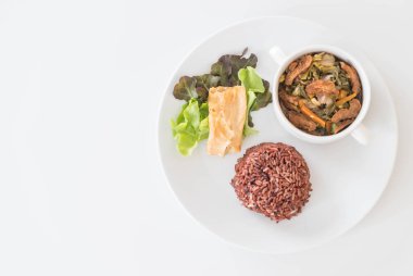 Çin sebze güveç ve tofu berry pirinç 