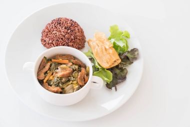 Çin sebze güveç ve tofu berry pirinç 