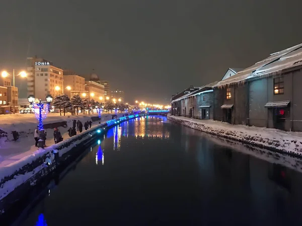 Gece görünümü ve ışık Otaru kanalda bulanıklık, kar içinde durdurma — Stok fotoğraf