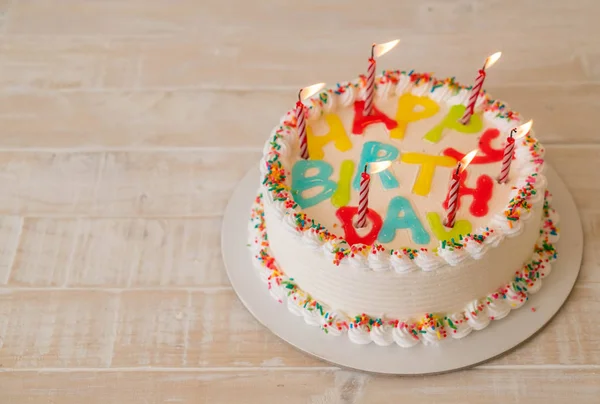 Feliz bolo de aniversário — Fotografia de Stock