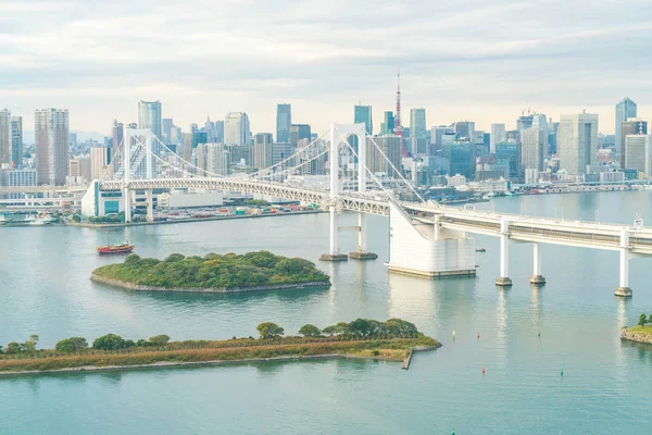 Tokyo skyline with Tokyo tower and rainbow bridge. — Stock Photo, Image