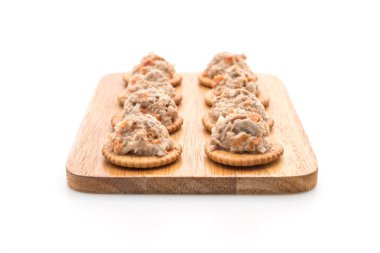 ton balıklı salata kraker ile