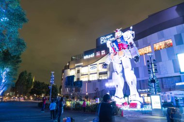 Odaiba, Japonya - 16 Kasım 2016: gundum önünde heykeli 