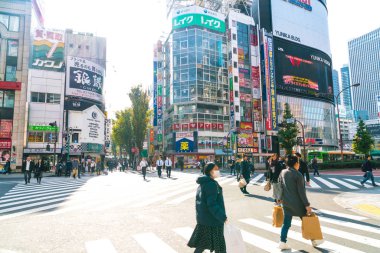 Tokyo, Japonya - 2016 Kasım 17: Shinjuku Tokyo'nın busine biridir