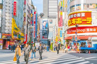 Tokyo, Japonya - 2016 Kasım 17: Shinjuku Tokyo'nın busine biridir