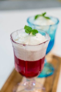 jöle ile Hindistan cevizi dondurma