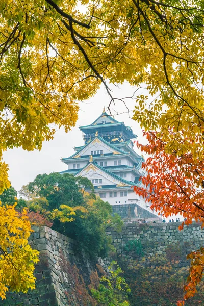 Bela arquitetura no castelo de Osaka — Fotografia de Stock