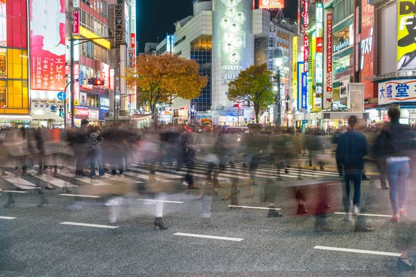 Tokyo, Japonya, 17 Kasım 2016: Shibuya Crossing, şehir sokak ile