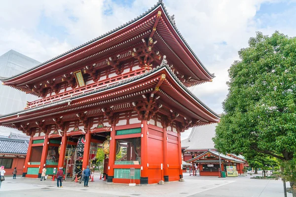 美丽的建筑，在周围浅草区的浅草寺 — 图库照片