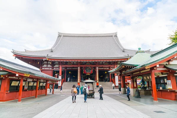 Tokyo-Kasım 16: Budist tapınağı Sensoji Novem tarihinde kalabalık insanlara — Stok fotoğraf