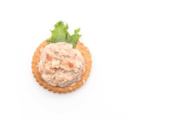 ton balıklı salata kraker ile