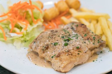 tavuk biftek ve biber sosu