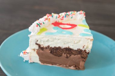 iyi ki doğdun dondurmalı pasta 