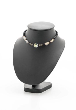 güzel ve lüks kolye takı ile boyun standı 