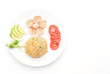 Kızarmış pirinç ve karides.