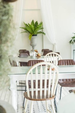 boş ahşap sandalye 