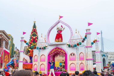 Osaka, Japonya - 21 Kasım 2016: Yeni festivale, yeniden doğmuş Parade, celeb