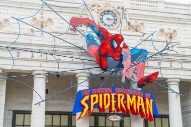 Osaka, Japonya - 21 Kasım 2016: Örümcek adam binmek, evrensel dünya o