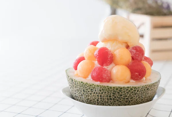 Lody Bingsu, słynny koreański lody melon — Zdjęcie stockowe