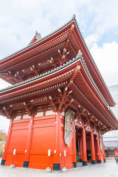 Hermosa arquitectura en el Templo Sensoji alrededor del área de Asakusa en — Foto de Stock