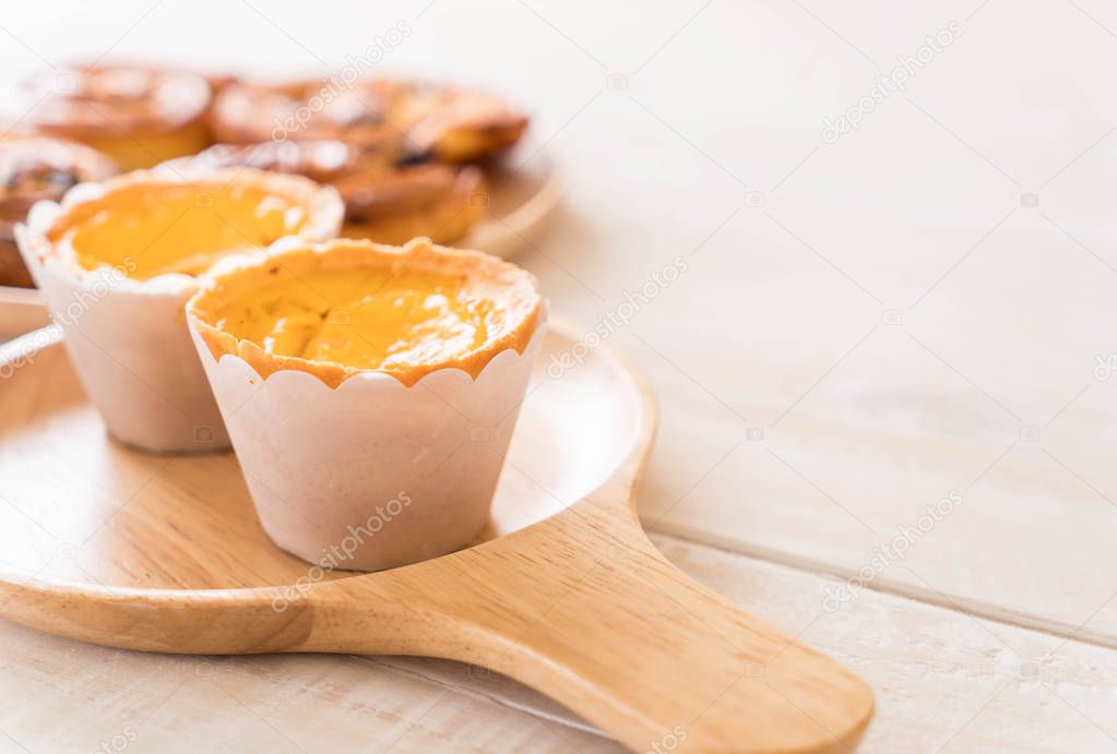 egg tart on plate