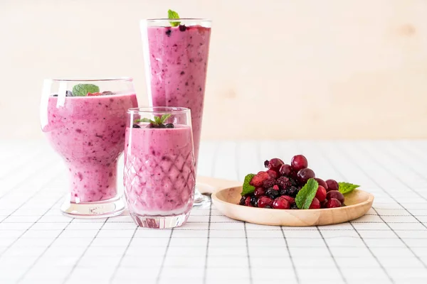 Mixed berries with yogurt smoothies — Stock Photo, Image